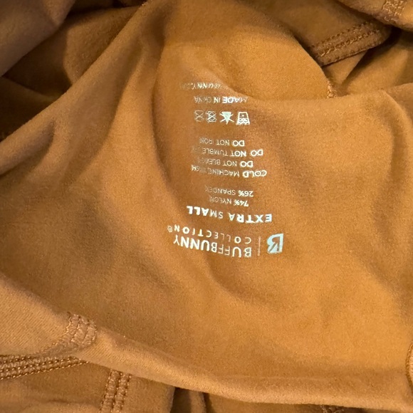 Buffbunny contour pocket shorts in XS - Picture 3 of 3